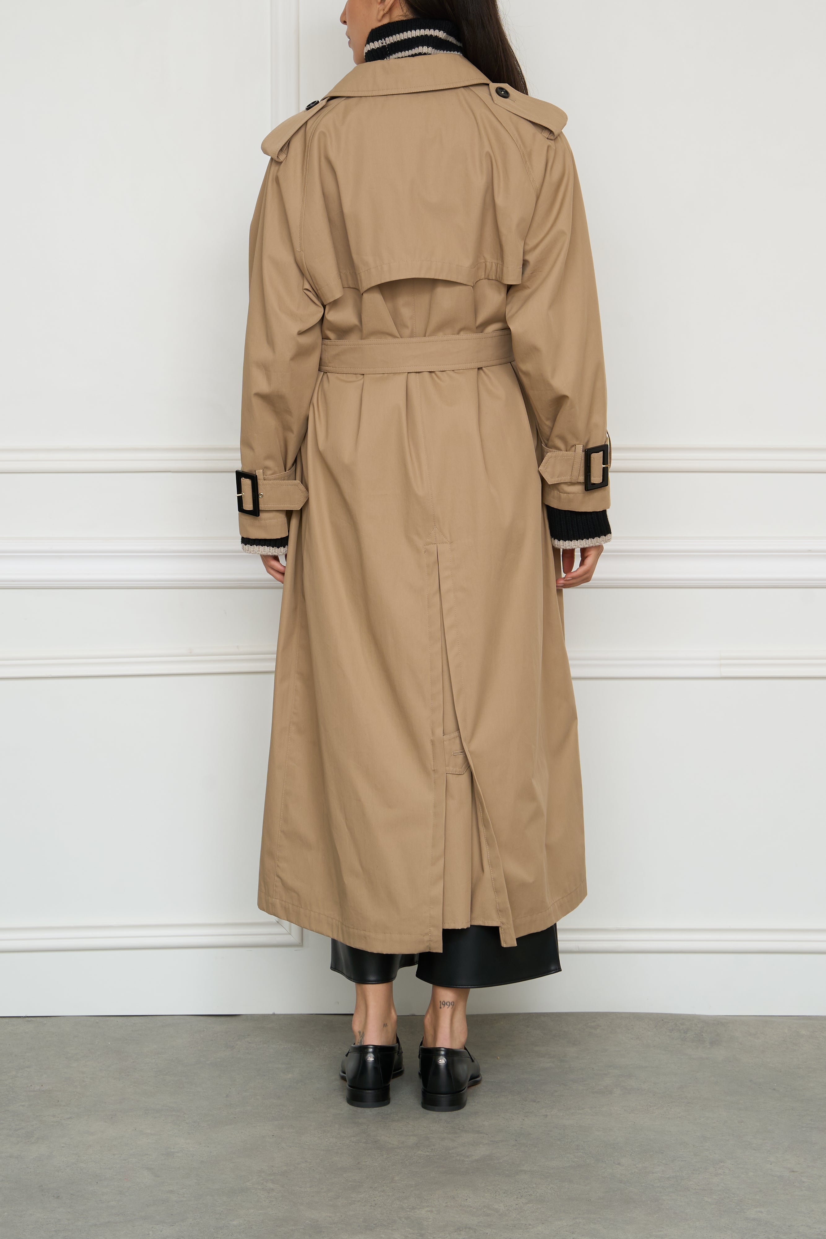 Trench coat in beige