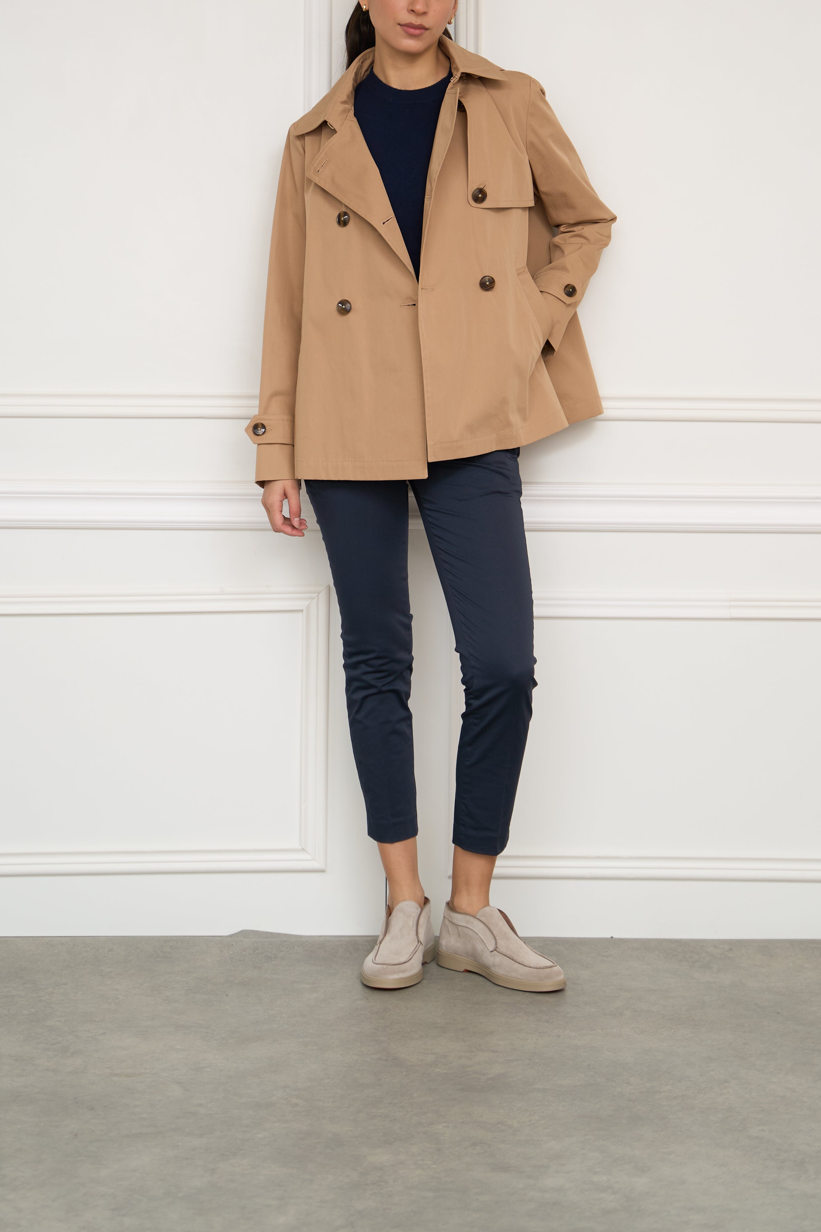 Kurzer Trenchcoat in beige