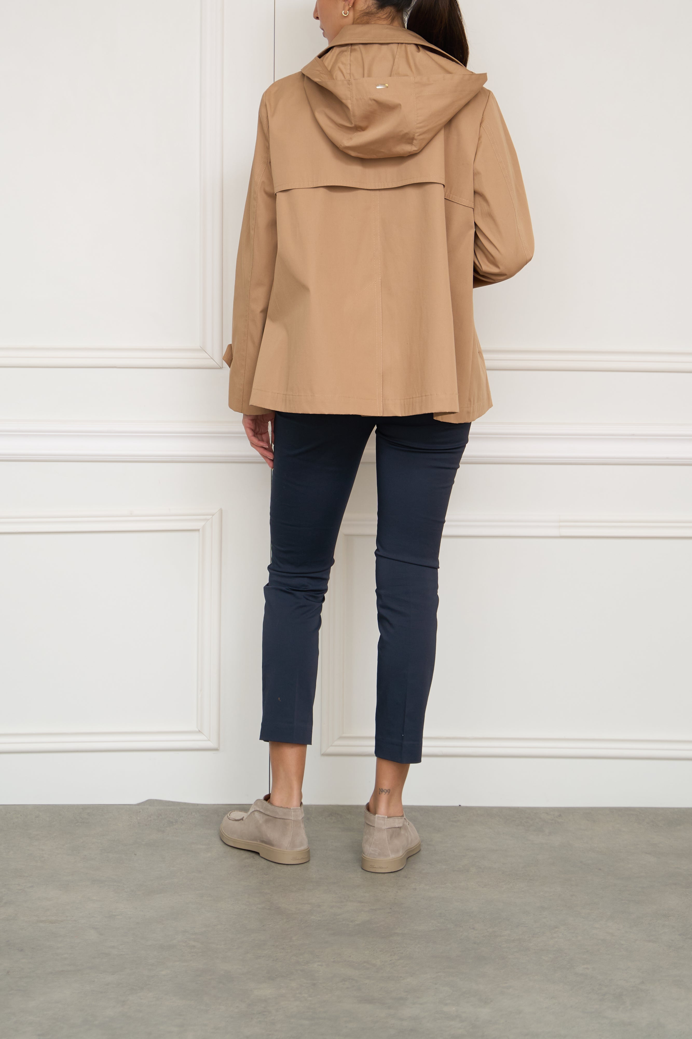 Kurzer Trenchcoat in beige