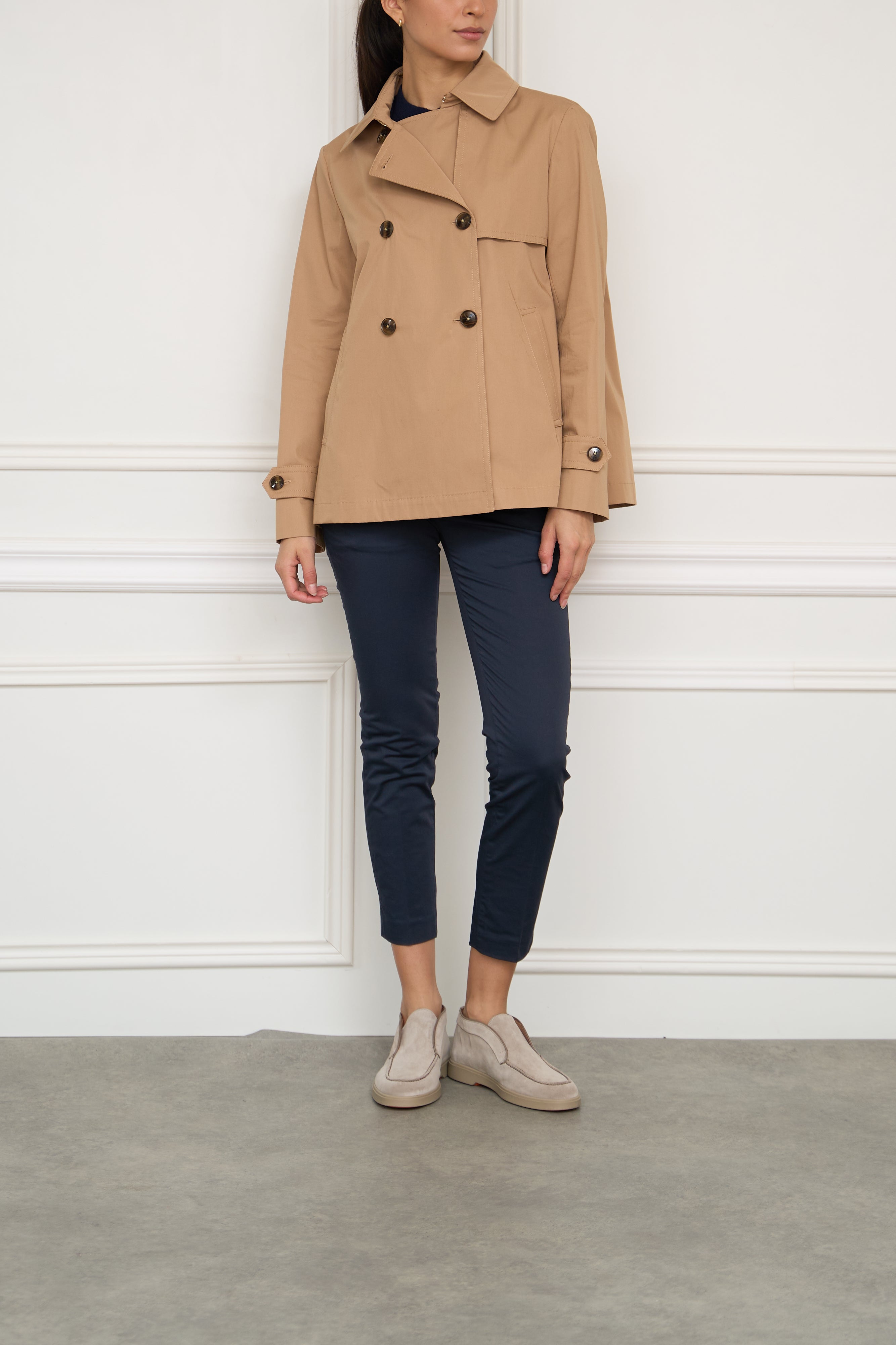 Kurzer Trenchcoat in beige