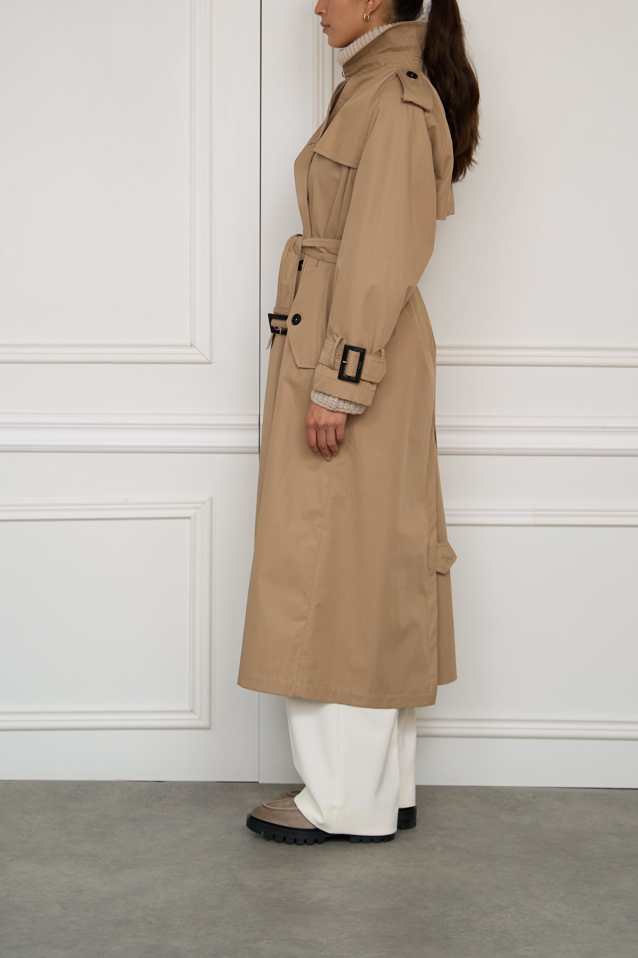 Trench coat in beige