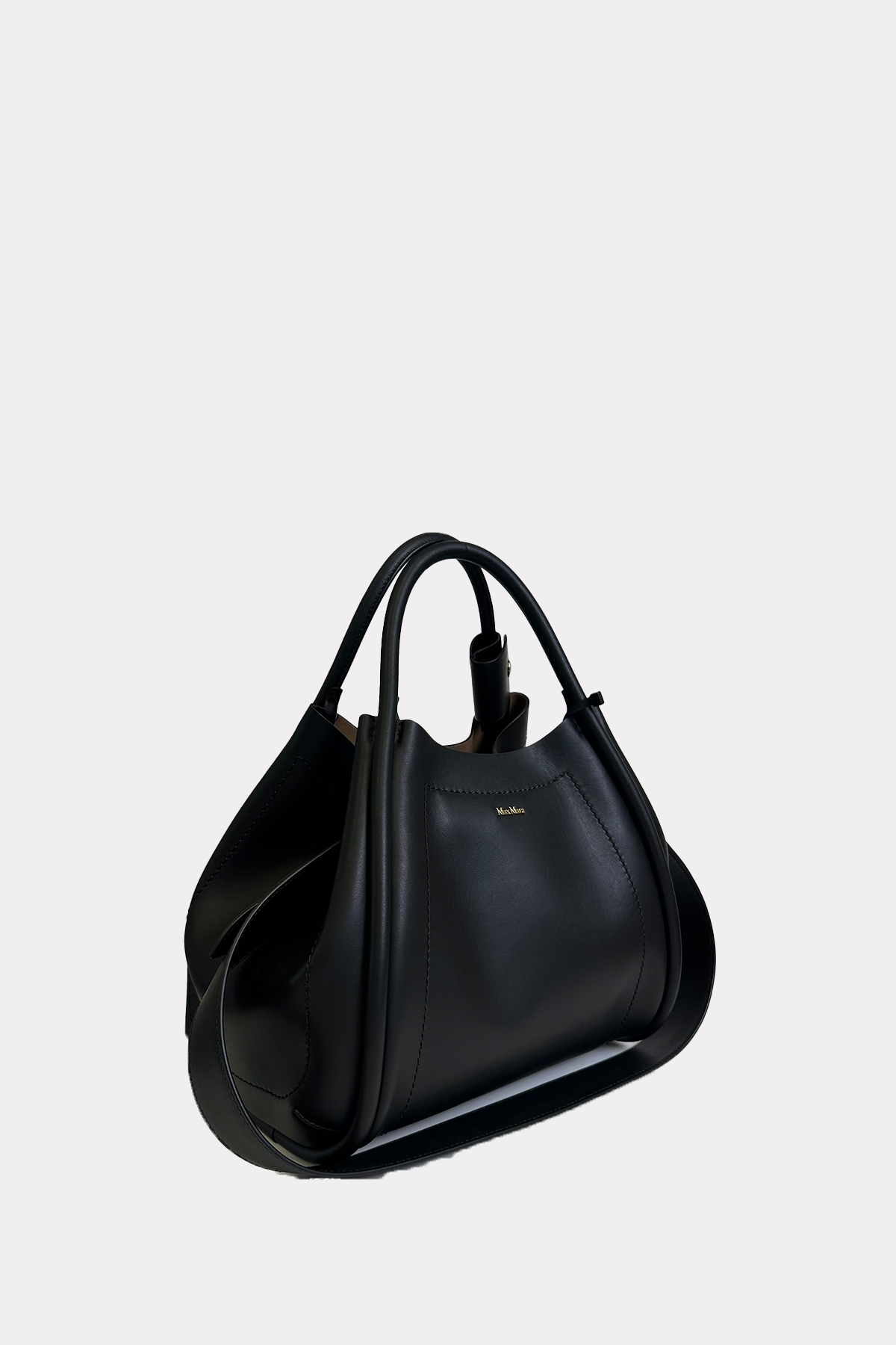 Shoulder bag in black