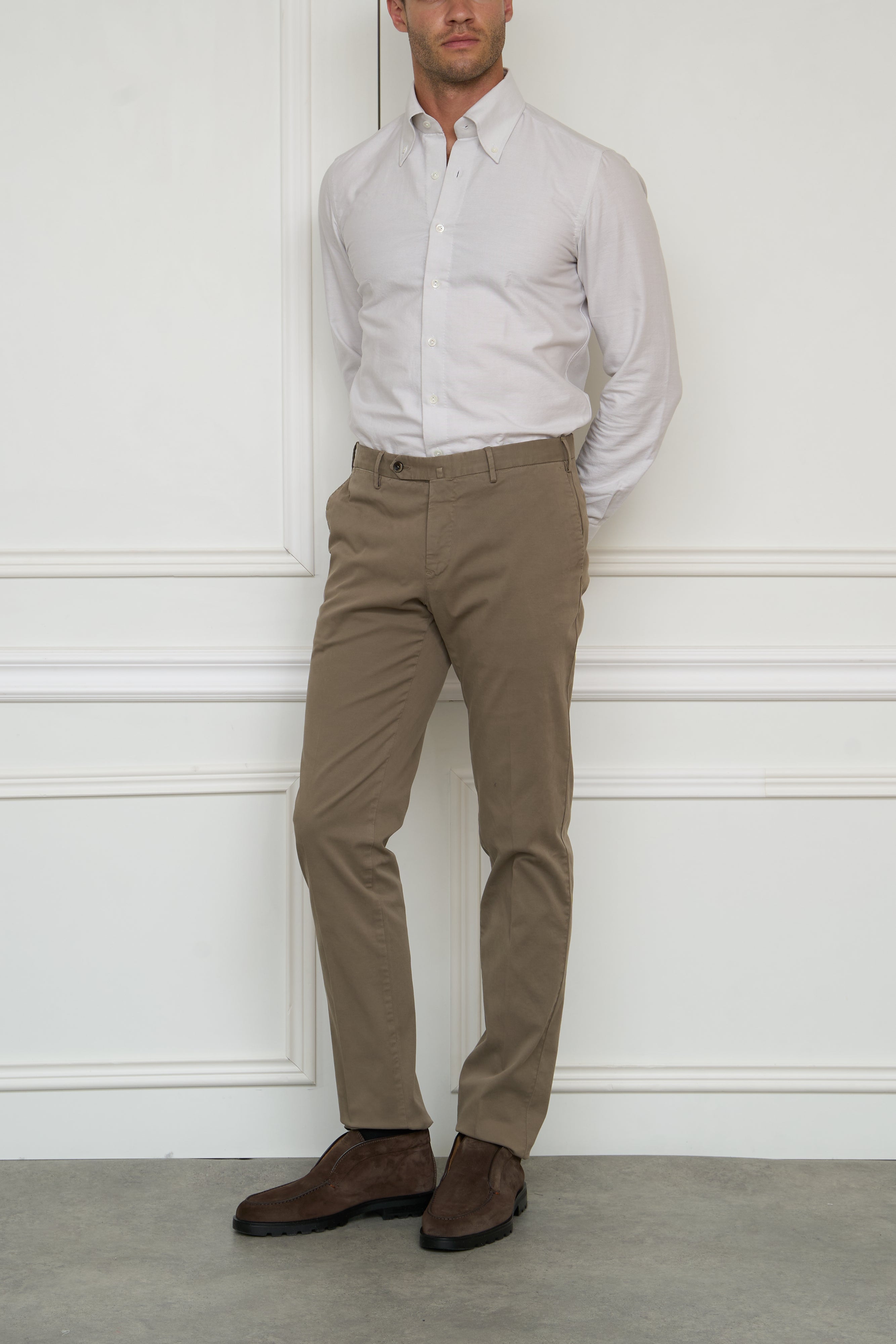 Chino in taupe