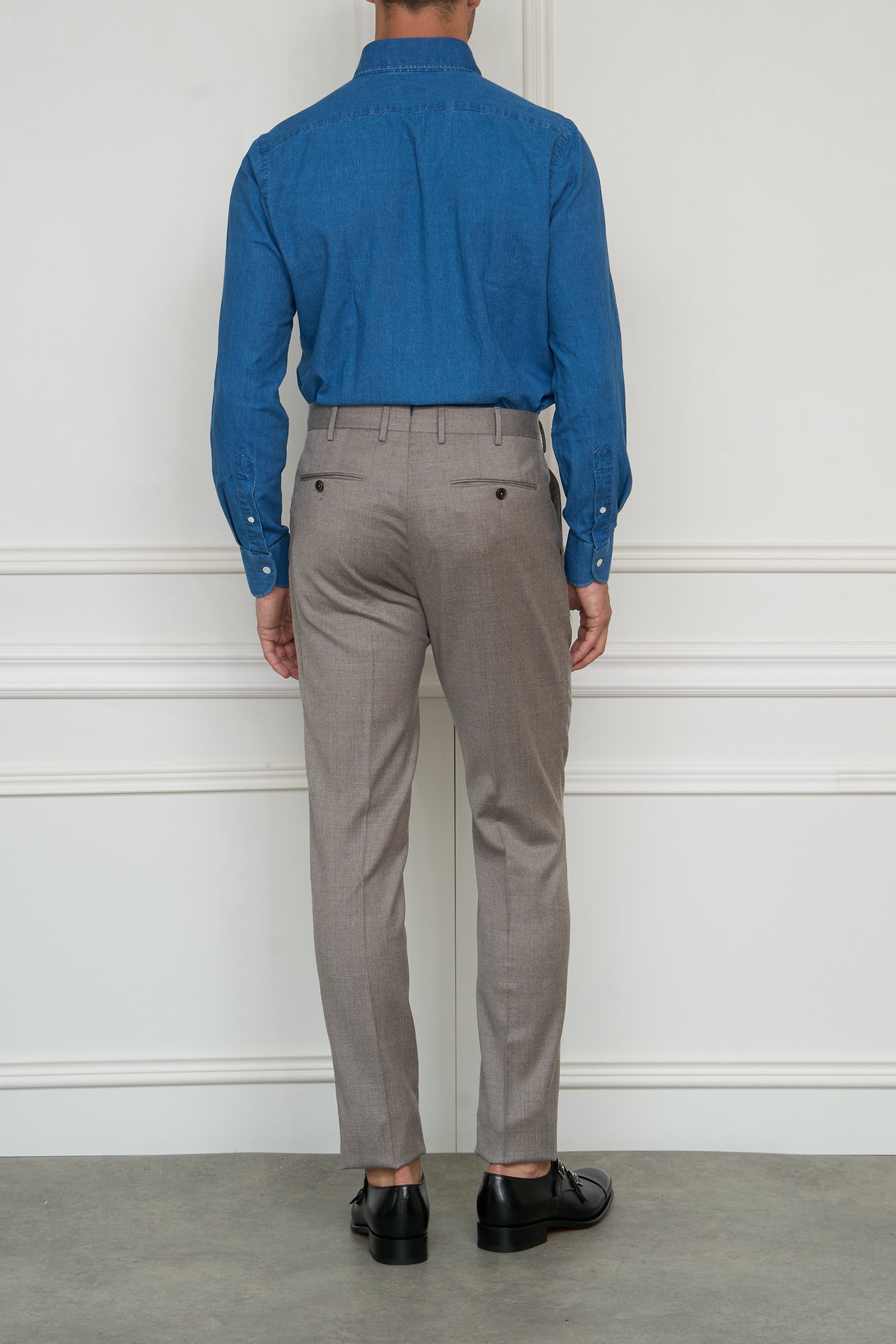 Pleated trousers in brown 