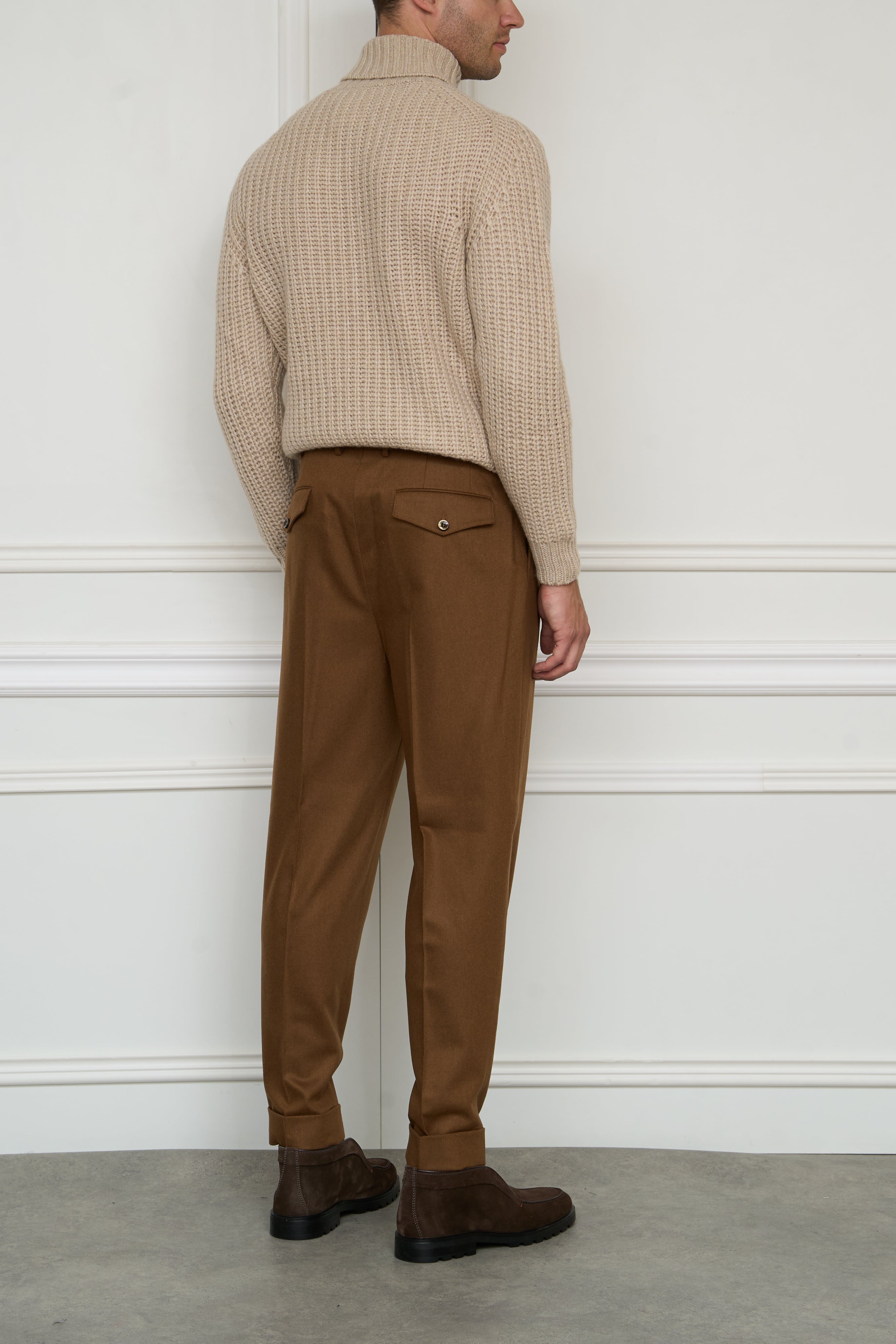 Flanellhose mit Bundfalten in cognac