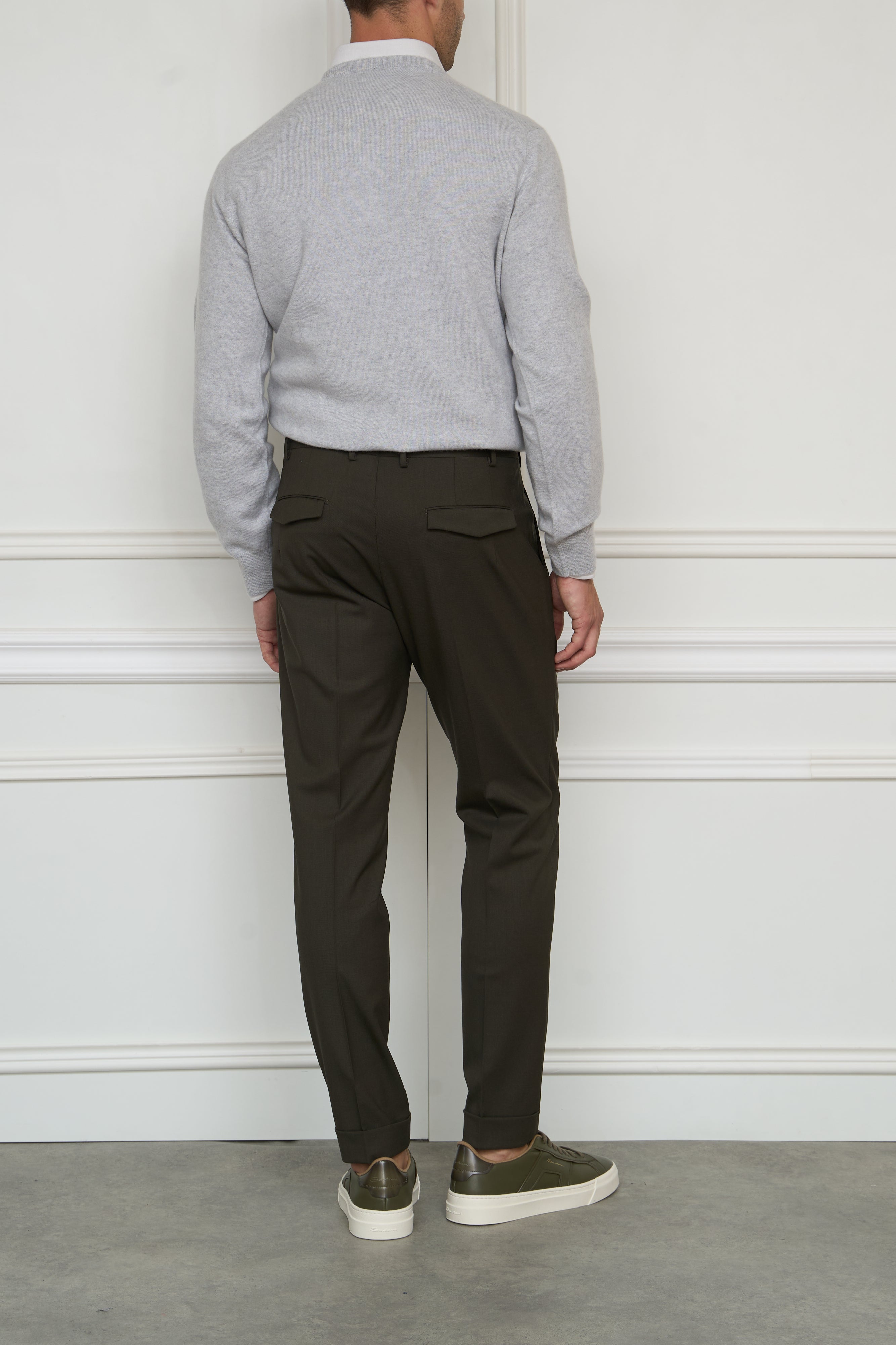 Pleated trousers in brown 