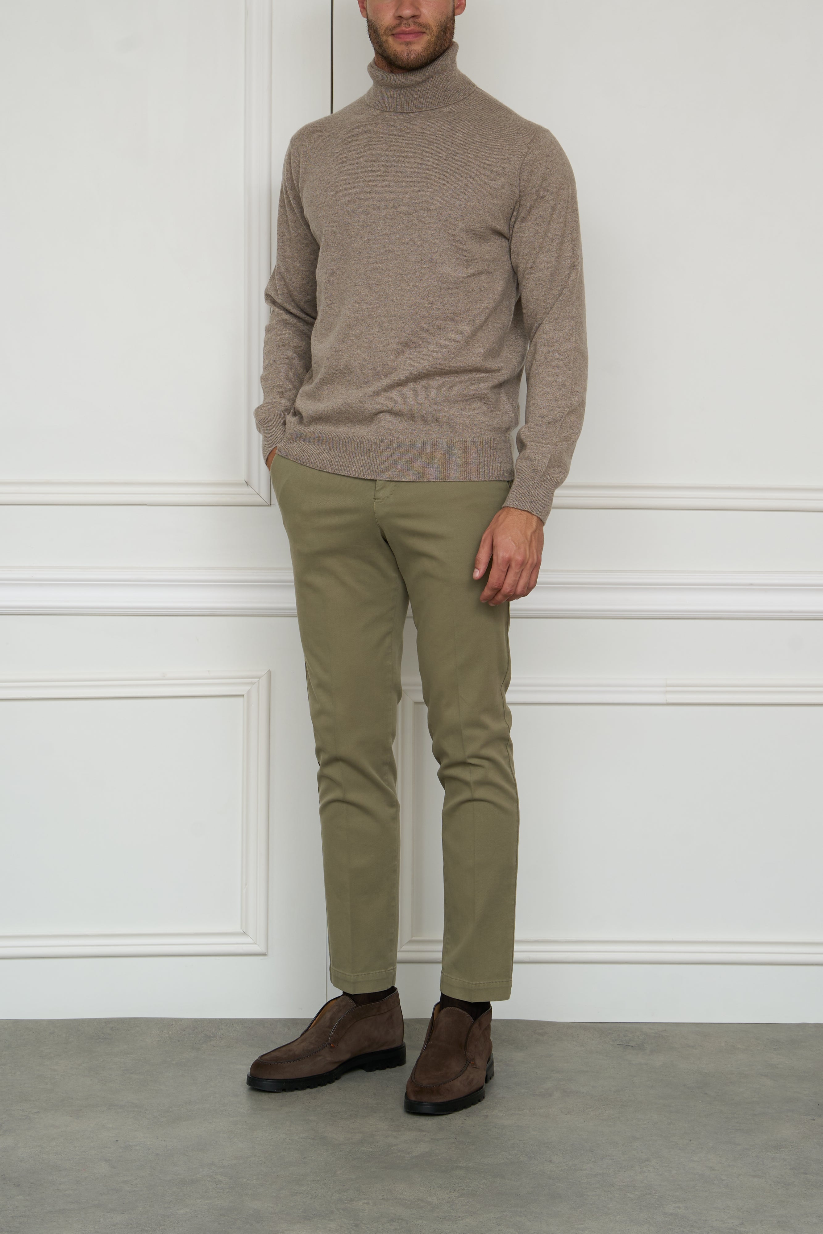 Cashmere-Rollkragenpullover in beige