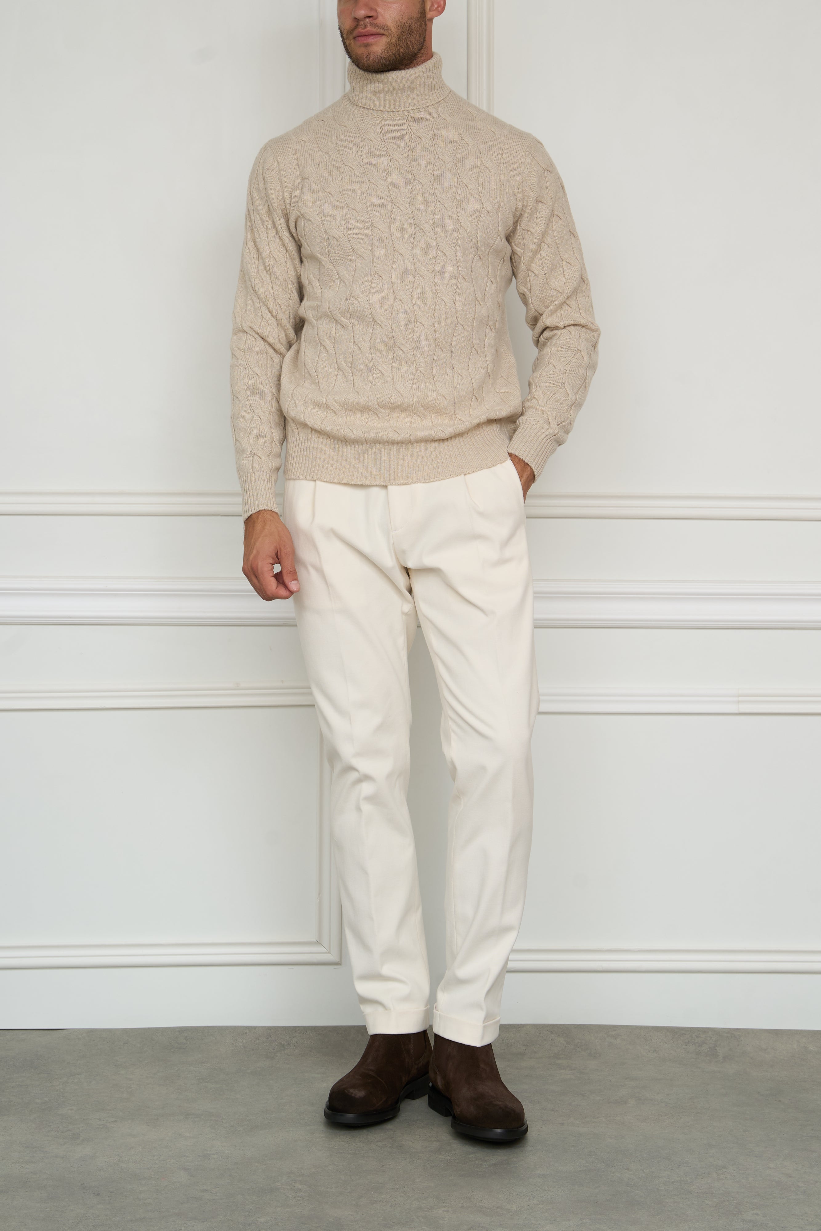 Rollkragenpullover in beige