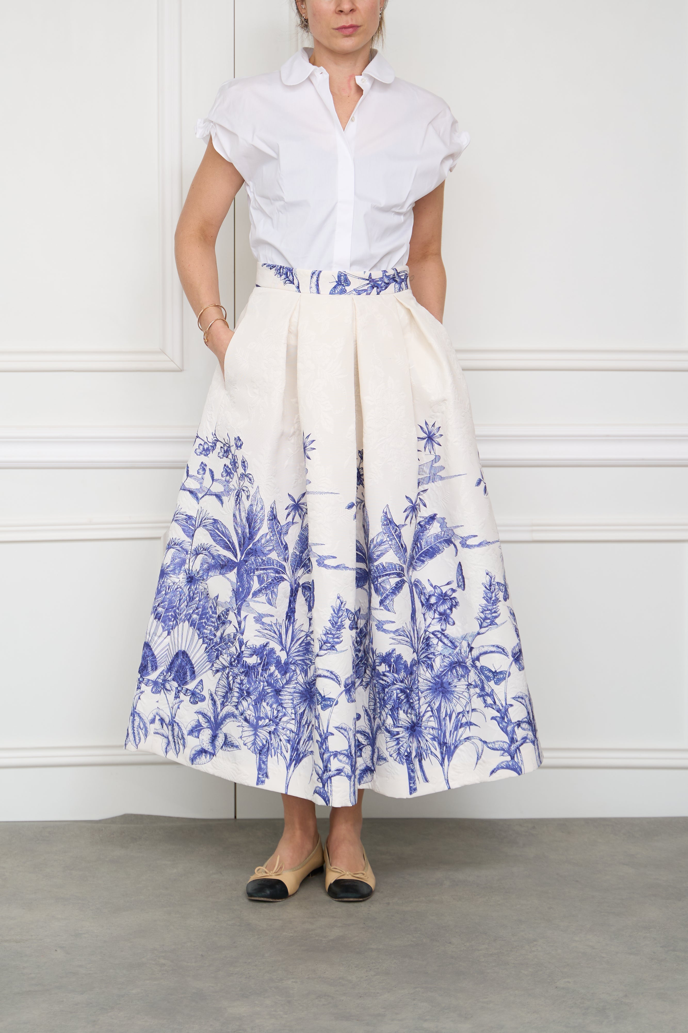 Patterned midi skirt in blue/white