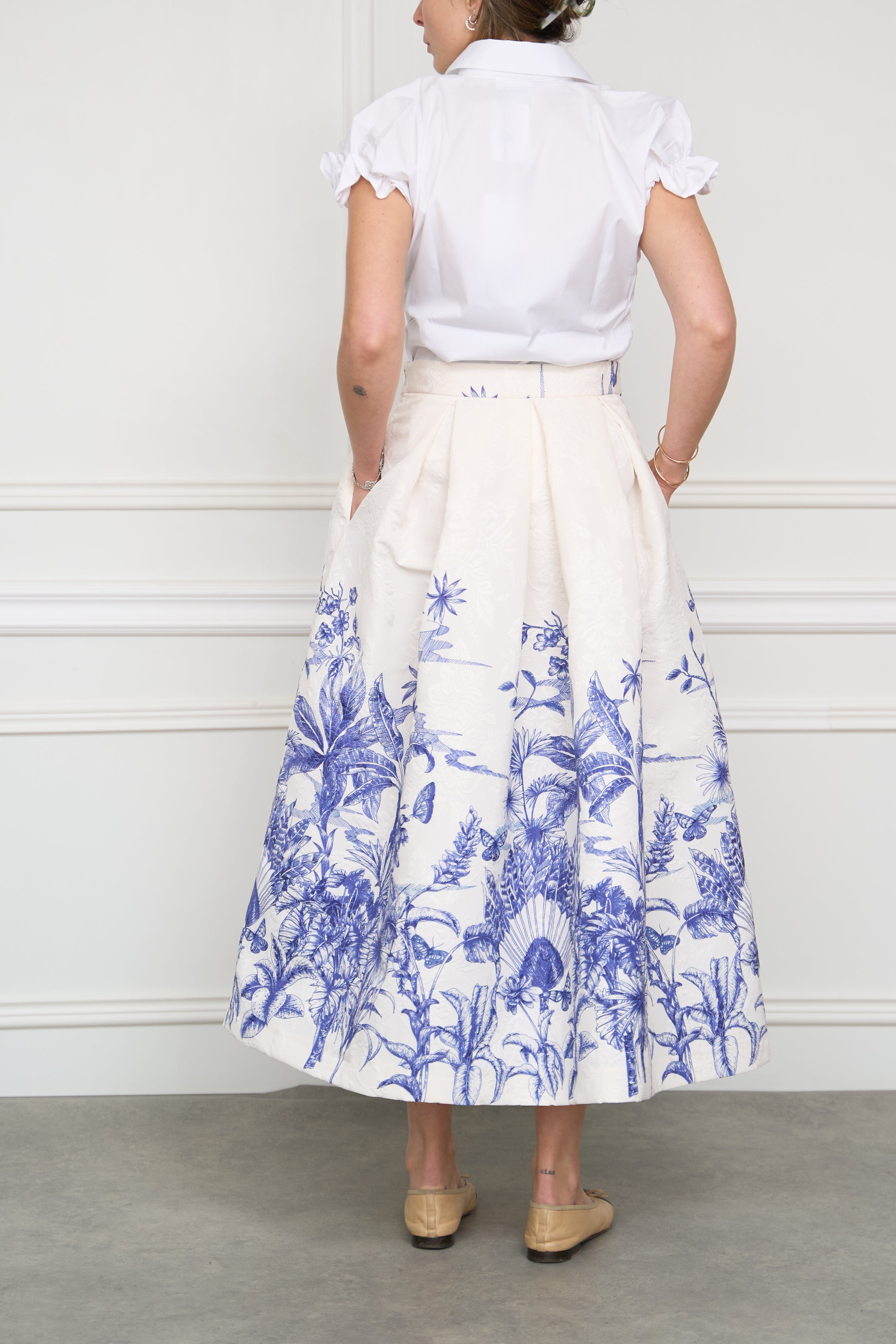 Patterned midi skirt in blue/white