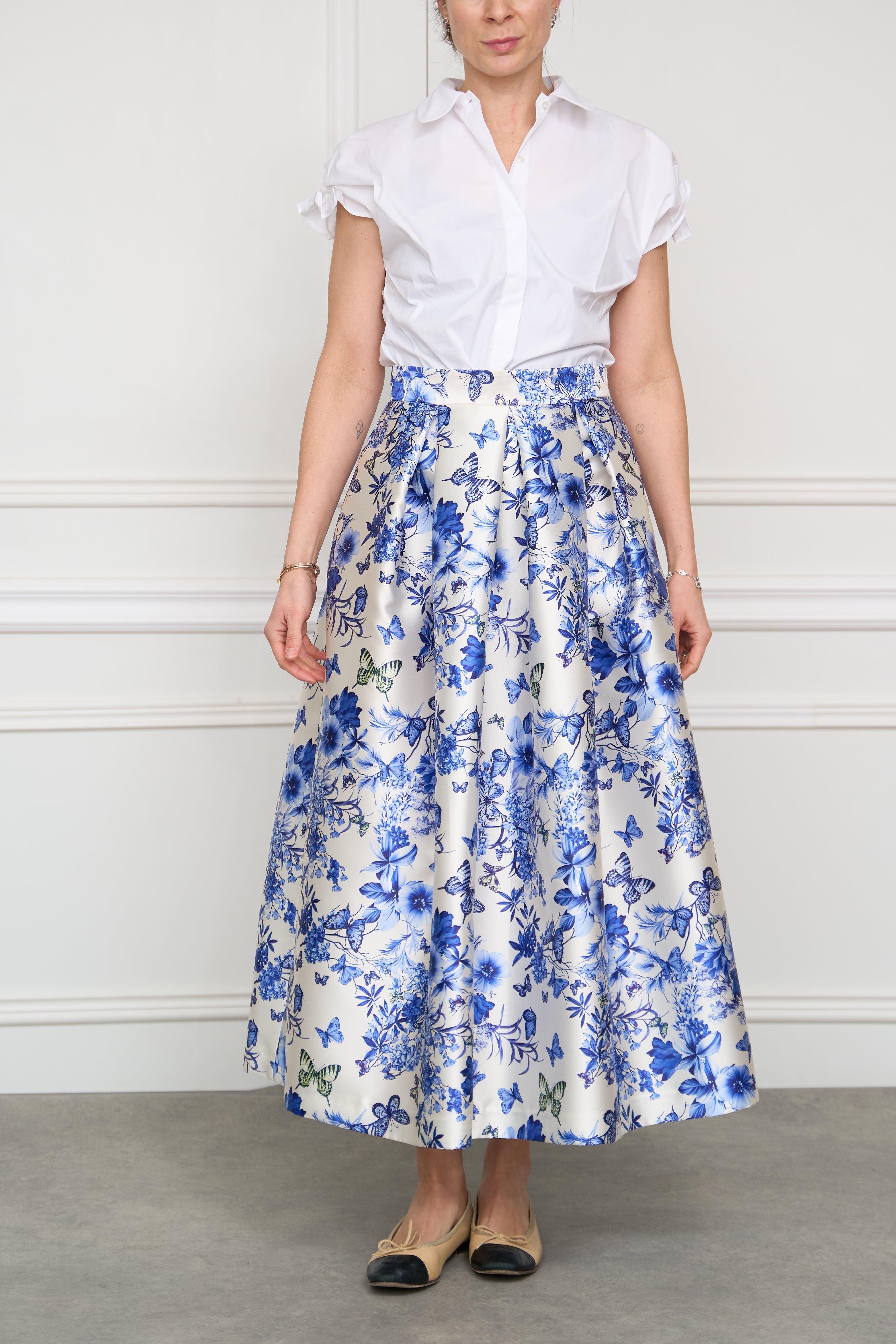 Patterned midi skirt in blue/white