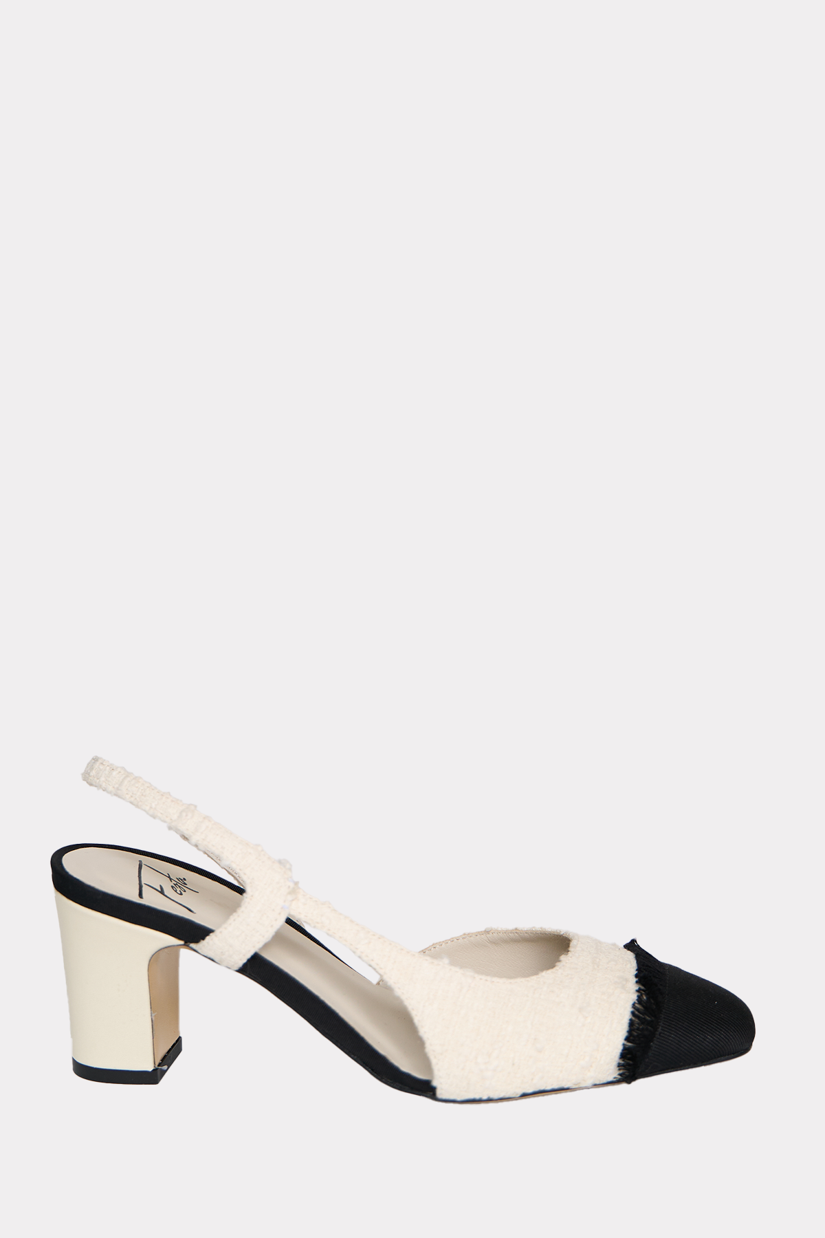 Flat slingbacks in black