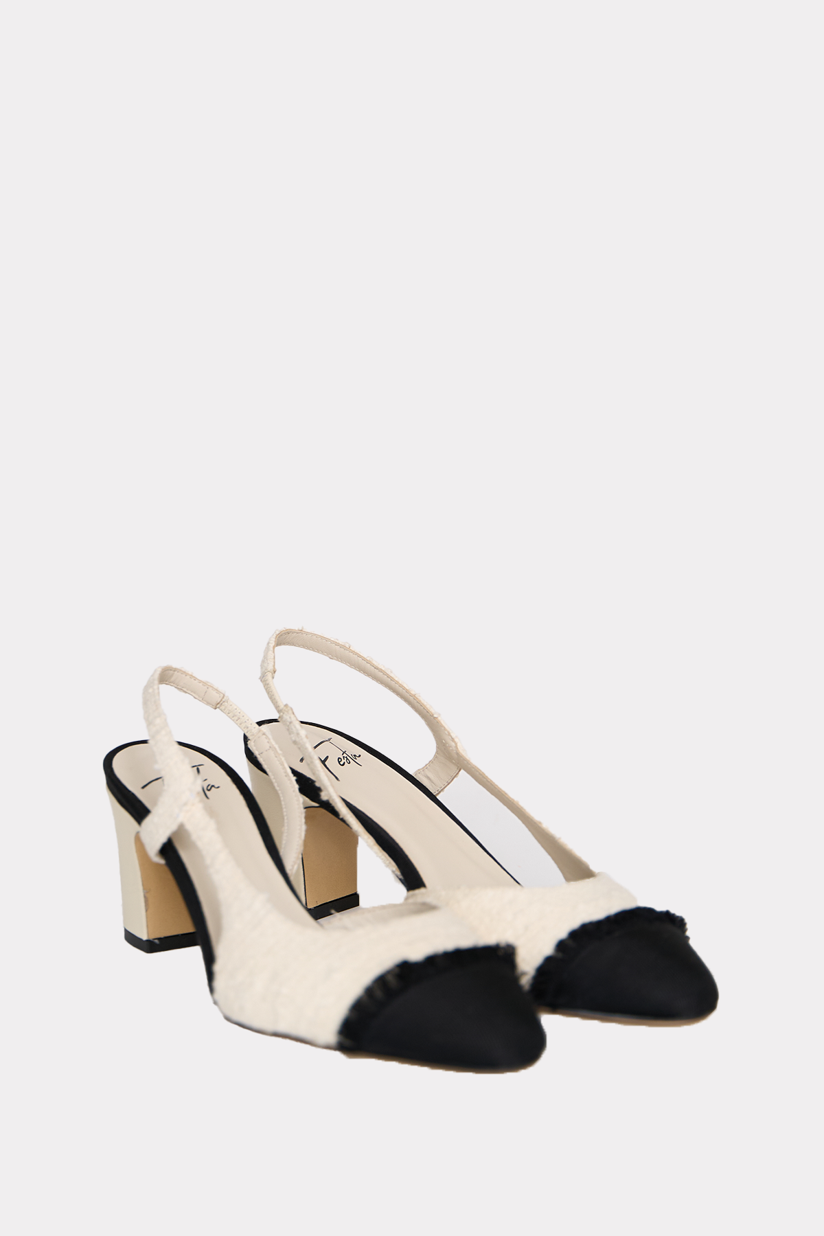 Flat slingbacks in black