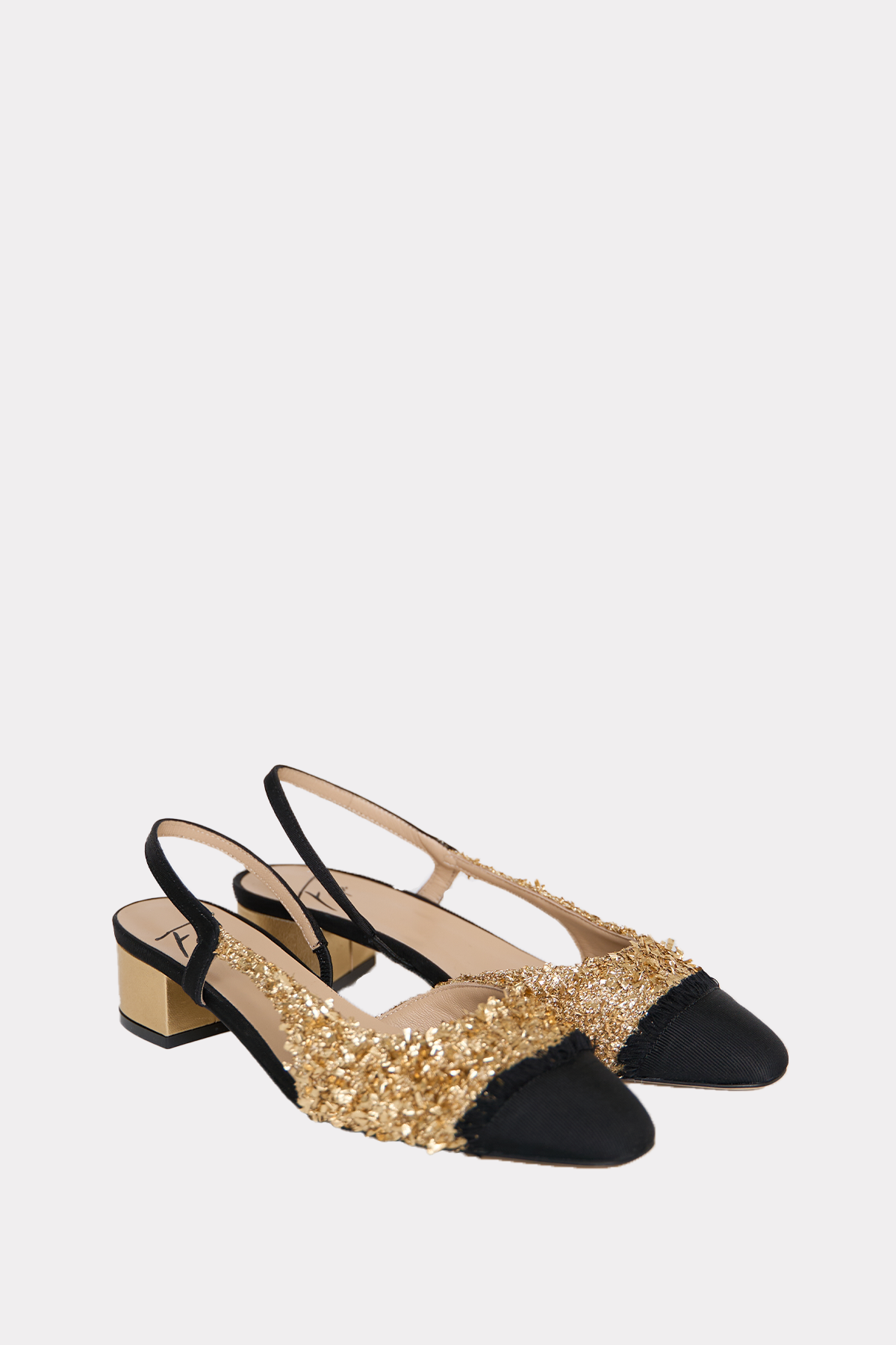 Slingbacks in gold