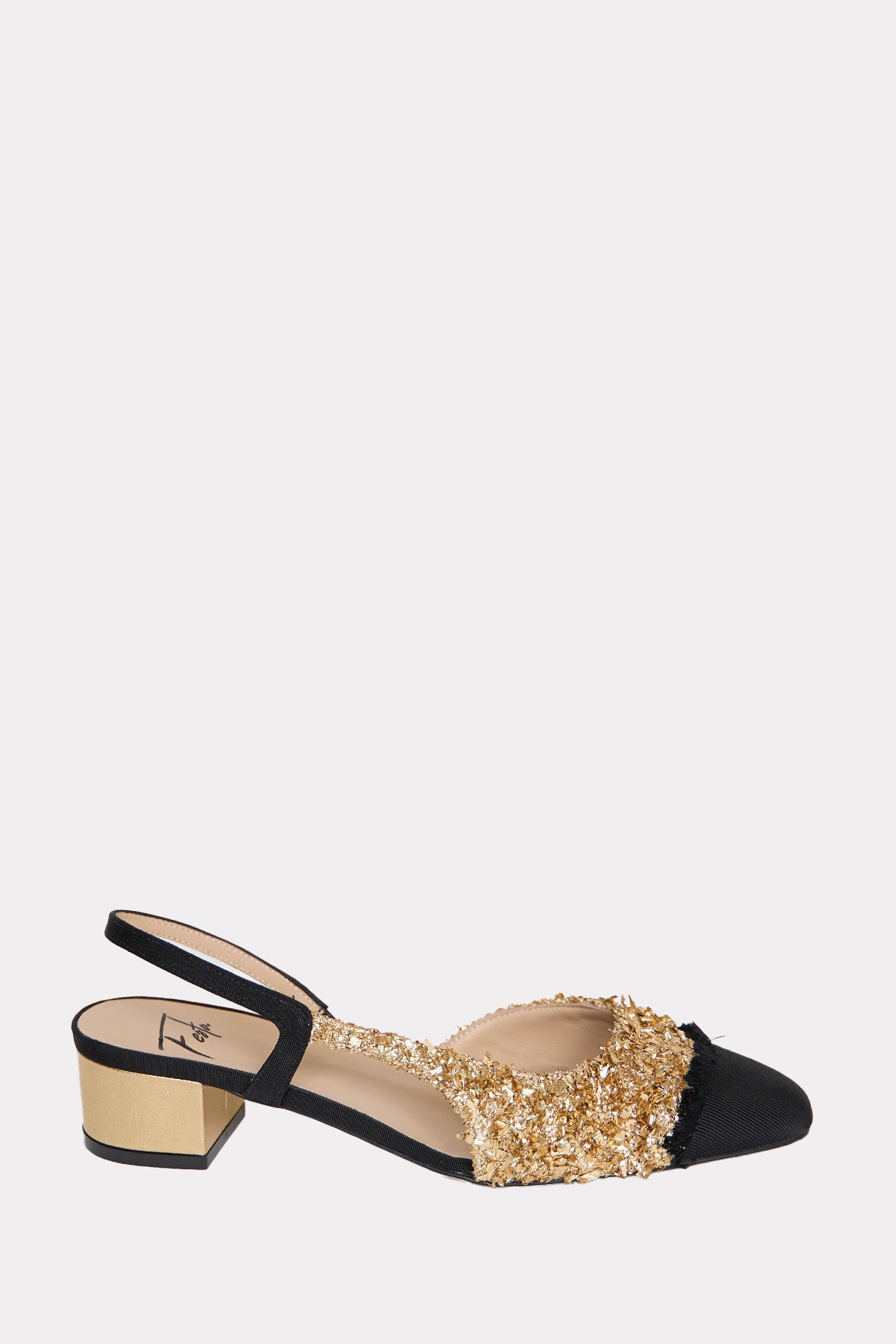 Flat slingbacks in black