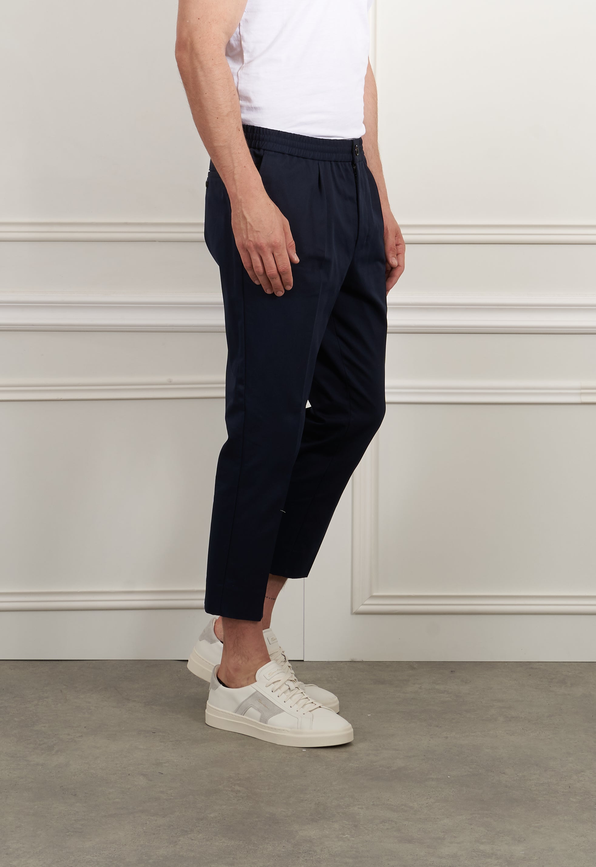 Pleated trousers in navy